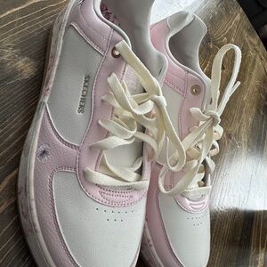 Skechers Women's Pink and White Sport Court 2.0 - Floral Frenzy Sneakers